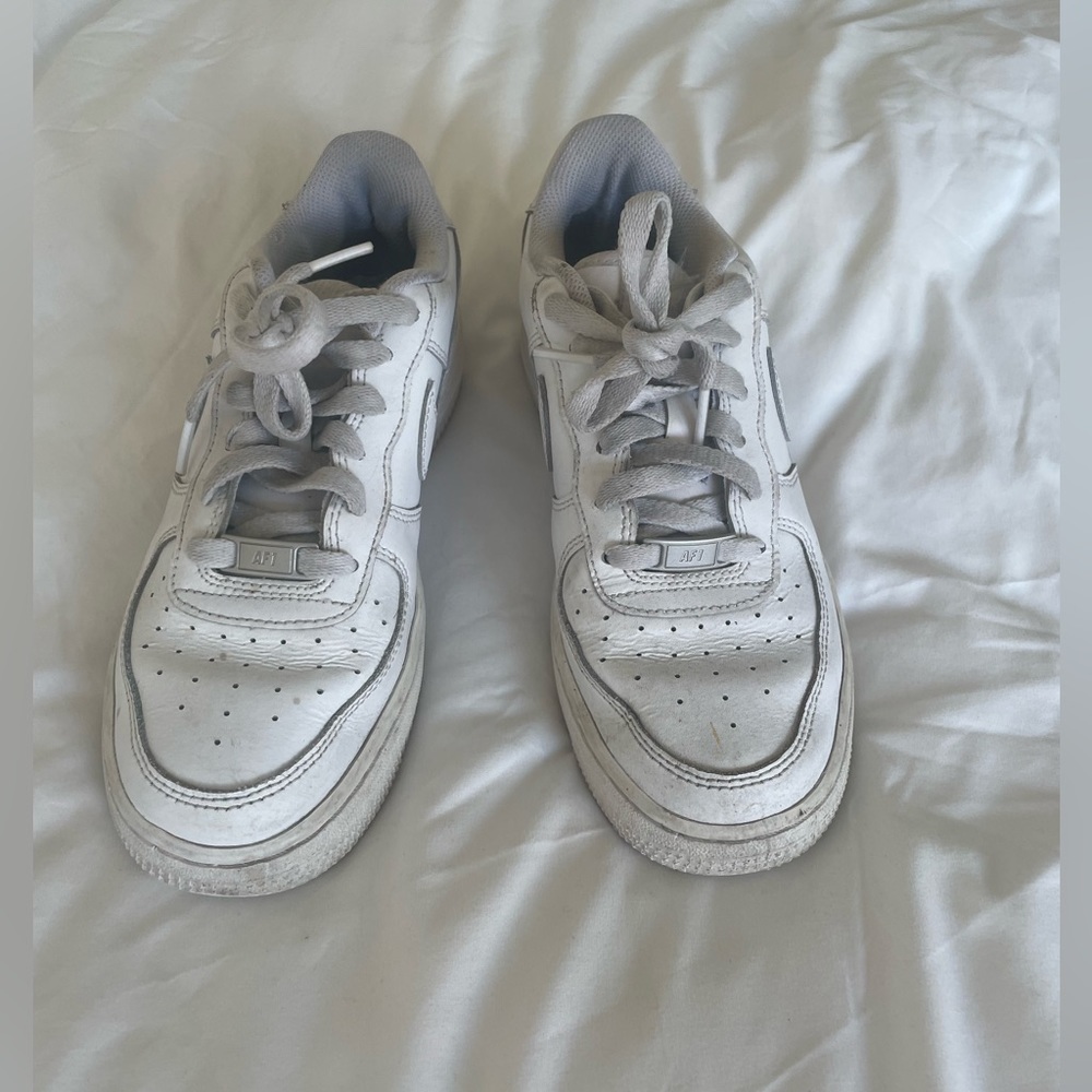 Very used Nike Air Force One size 5 Youth (women 7)